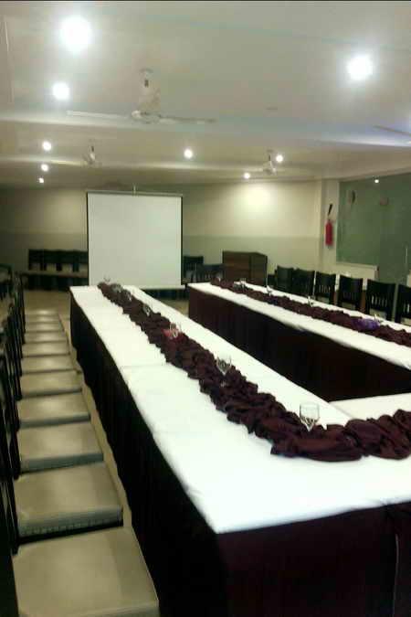 Hotel Multan Continental Екстериор снимка
