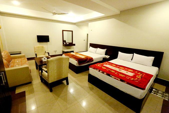 Hotel Multan Continental Екстериор снимка