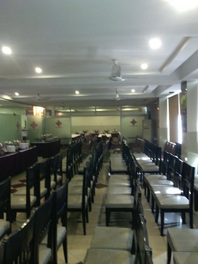 Hotel Multan Continental Екстериор снимка